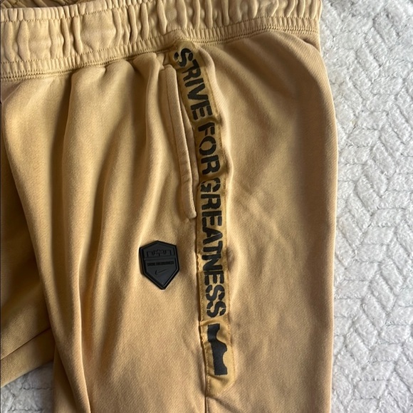 Nike Lebron Strive For Greatness Jogger Pants Size XL - Picture 4 of 6